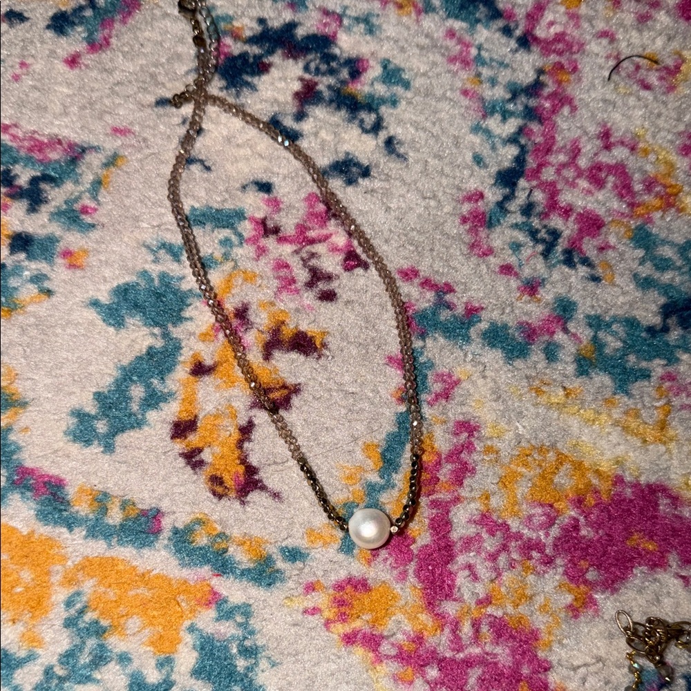 Elegant Pearl and Crystal Necklace
